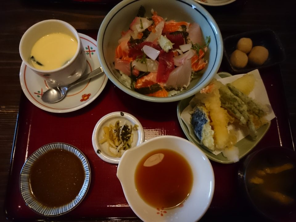 おおいり早良区　海鮮丼定食 天ぷら付き